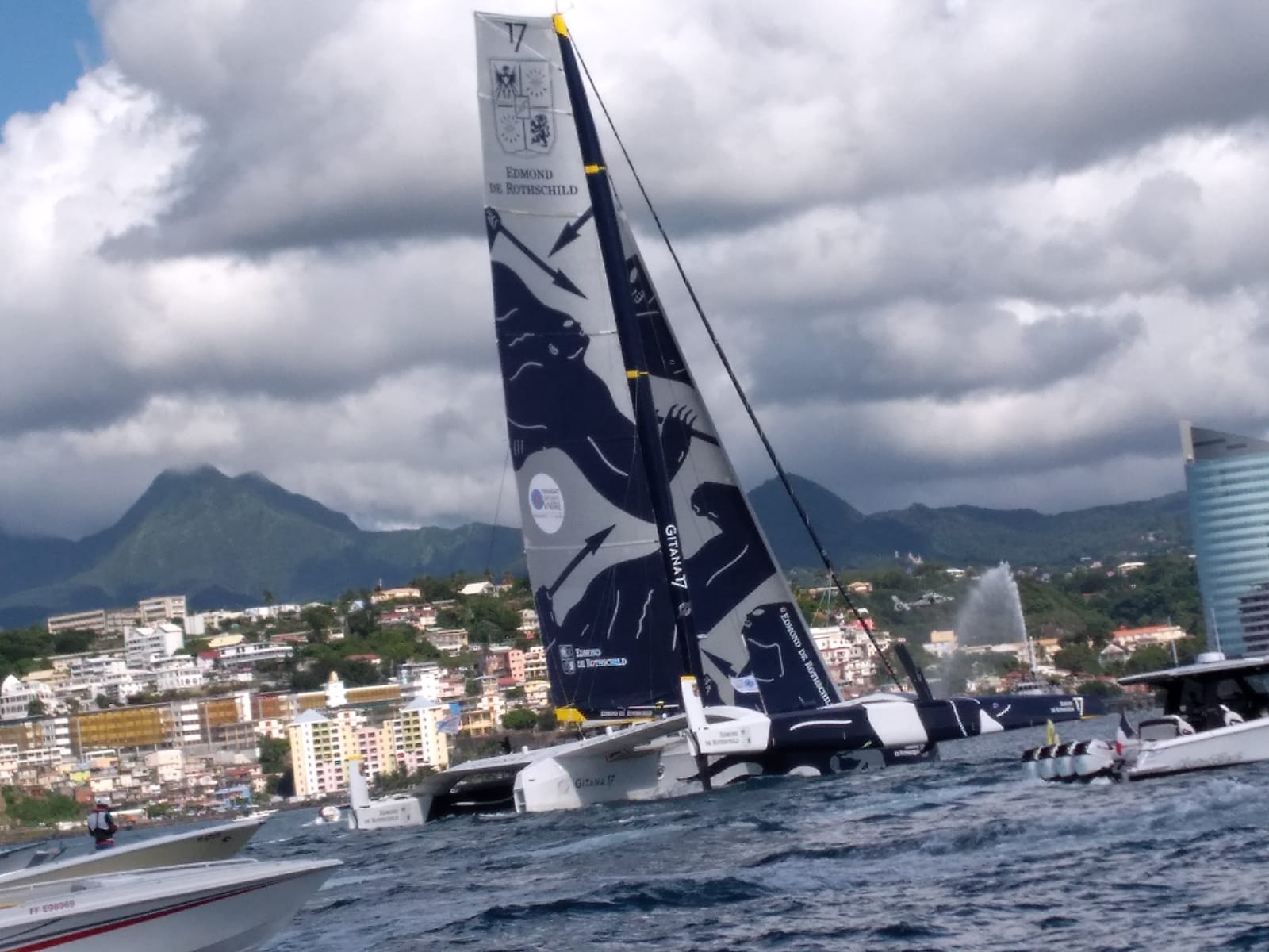 trimaran ultime edmond de rothschild